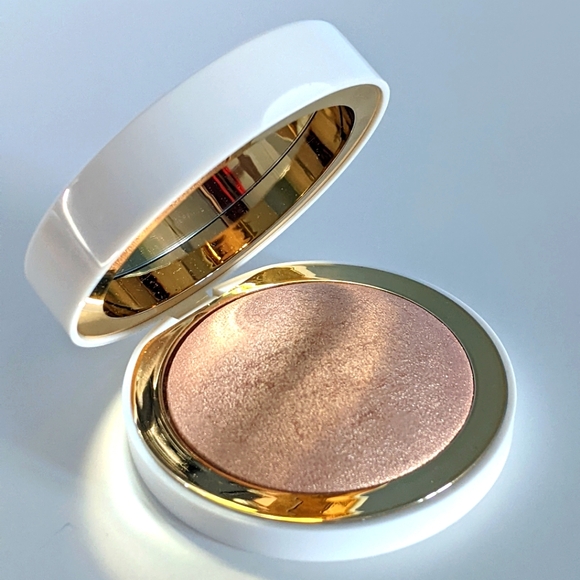 EM Cosmetics Other - Sunscape Baked Highlighter - EM Cosmetics